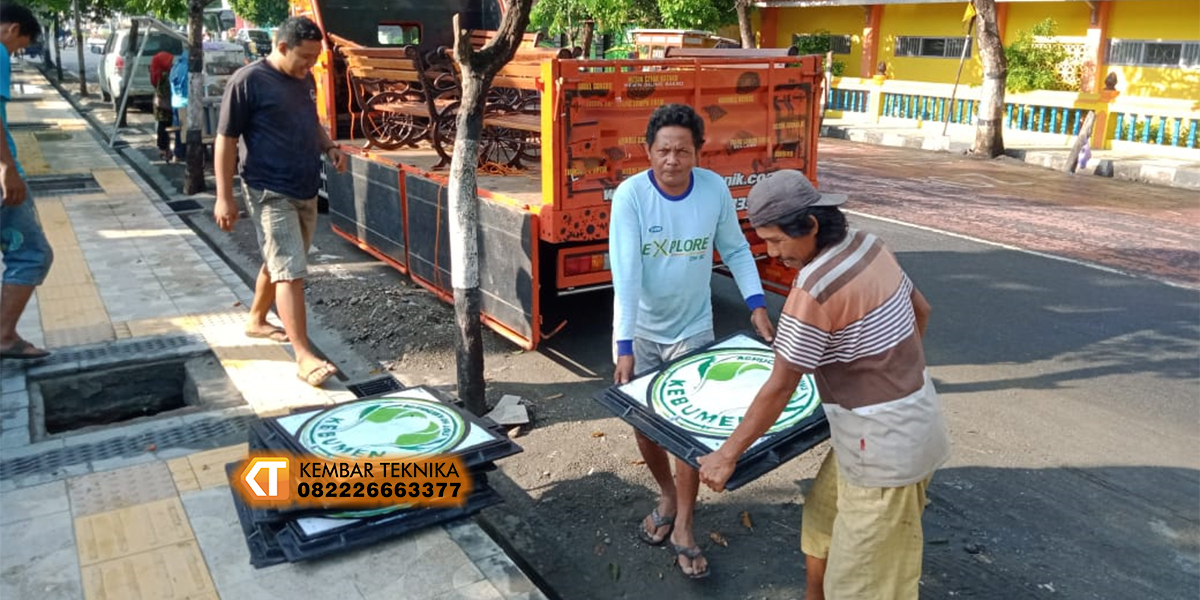 pemasangan-manhole-cover