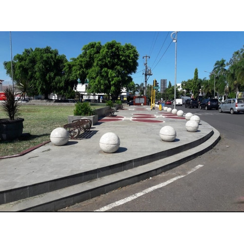 Kegunaan Bollard Trotoar Pembatas Jalan