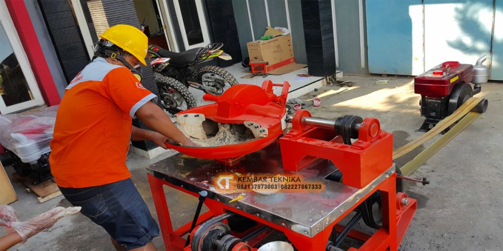 Rahasia Kesuksesan Usaha Bakso, Mesin Giling Daging Bakso