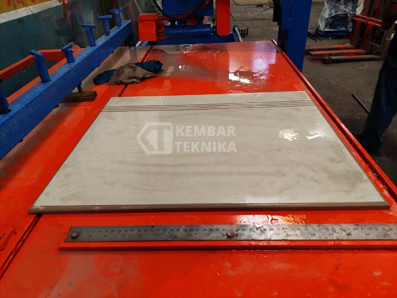 Fungsi Mesin Stepnosing dalam Membentuk Nosing Tangga